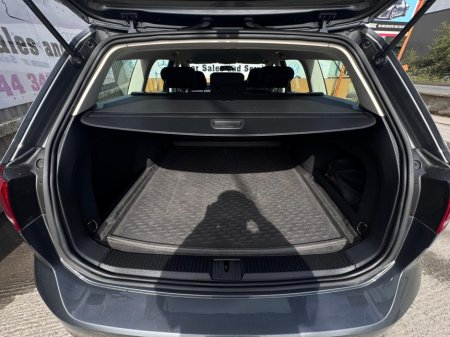 2016 Volkswagen Passat - thumbnail 12