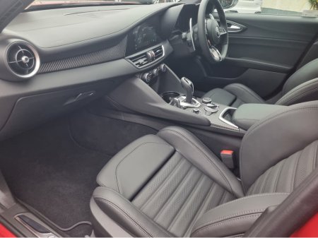 2025 Alfa Romeo Giulia V6 BI-TURBO QUADRIFOGLIO thumbnail