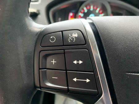 2014 Volvo V40 VOLVO V40 1.6 T4 180 BHP AUTO R-DESIGN // VERY LOW MILEAGE // EXCELLENT CONDIITION // TIMING BELT/WATE PUMP REPLACED // €9,950 thumbnail