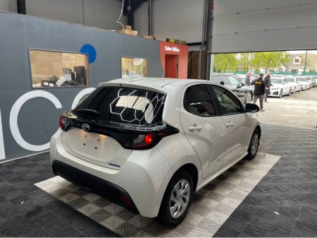 2021 Toyota Yaris - photo 2