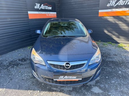 2012 Opel Astra - thumbnail 2