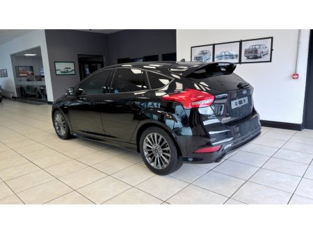 2017 Ford Focus - thumbnail 21