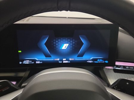 2025 BMW 5 Series - thumbnail 9