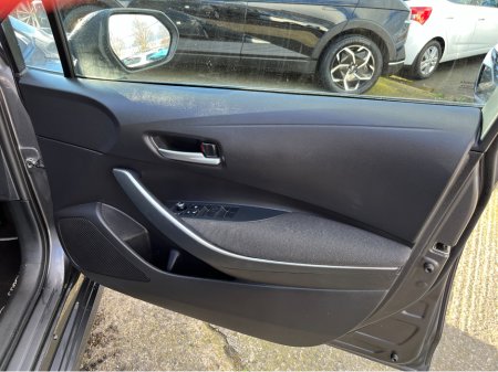 2024 Toyota Corolla SALOON LUNA HYBIRD AUTOMATIC 1.8 PETROL //REVERSE CAMERA// €27,950 thumbnail