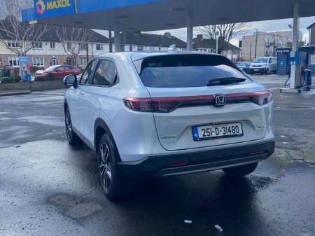 2025 Honda HR-V E:hev Elegance €38,995 thumbnail