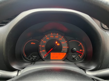 2018 Toyota Vitz - thumbnail 16