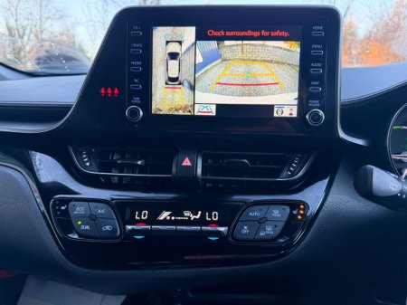 2023 Toyota C-HR 1.8 HYBRID LUNA €31,999 thumbnail