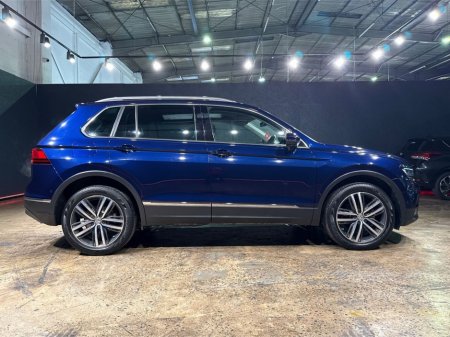 2018 Volkswagen Tiguan 2.0 TDI HIGH LINE 4WD - FULL BLACK LEATHER HEATED SEATS FRONT AND BACK - DIAMOND CUT FACTORY ALLOY WHEELS - CRUISE CONTROL - REVERSE CAMERA €29,950 thumbnail