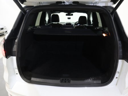 2017 Ford Kuga 1.5 TDCI 120PS FW FWD 4DR ST-LINE €15,800 thumbnail