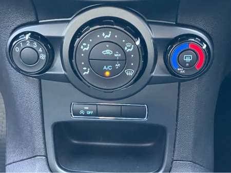 2017 Ford Fiesta ZETEC 1.0 65PS M5 4DR MCA €10,995 thumbnail