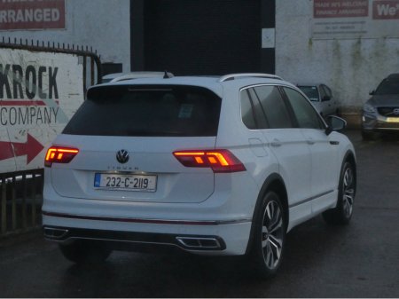 2023 Volkswagen Tiguan R-LINE 2.0 TDI MANUAL 6SPEED FWD 150HP 5DR €40,450 thumbnail