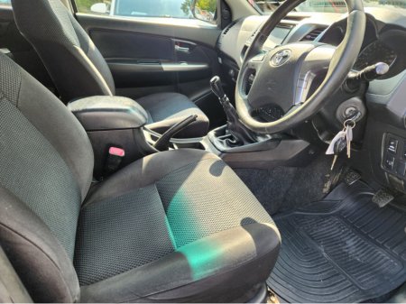 2014 Toyota Hilux - thumbnail 10