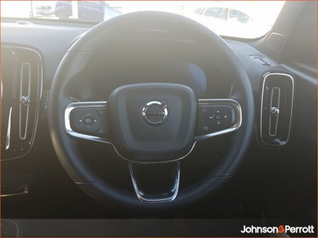 2025 Volvo XC40 2.0 B3 163bhp MHEV Plus Dark (Heated Windscreen / Heated Seats / Cruise Control) €48,900 thumbnail