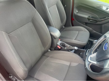 2017 Ford Fiesta - thumbnail 9