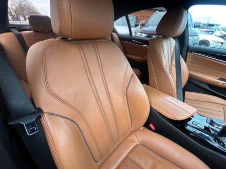 2021 BMW 5 Series - thumbnail 11