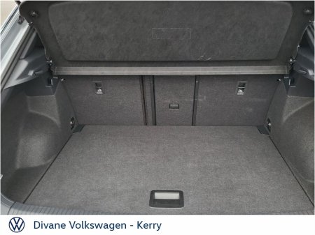 2025 Volkswagen T-Roc AUTO R-LINE 75 1.5 TSI PETROL 150 BHP €39,950 thumbnail