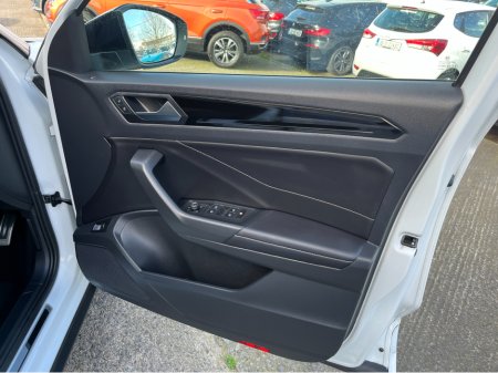 2023 Volkswagen T-Roc - thumbnail 13