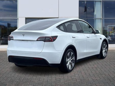 2022 Tesla Model Y Y RWD 420 €28,950 thumbnail