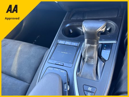 2020 Lexus UX 250 H 2020 LEXUS UX250h HYBRID DESIGN €22,950 thumbnail