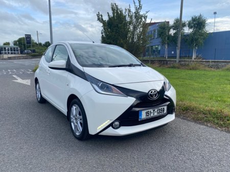 2015 Toyota Aygo 1.0 5DR X-PLAY 4DR €6,950 thumbnail