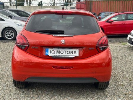 2017 Peugeot 208 - thumbnail 13