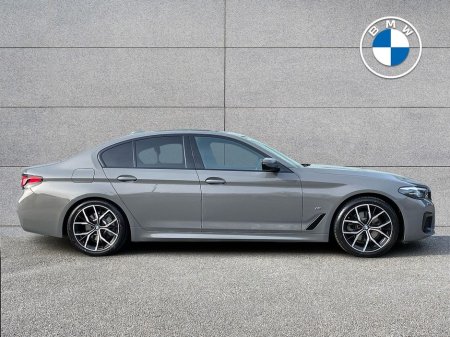2022 BMW 5 Series - thumbnail 3