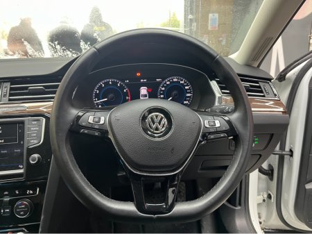 2017 Volkswagen Passat - thumbnail 9