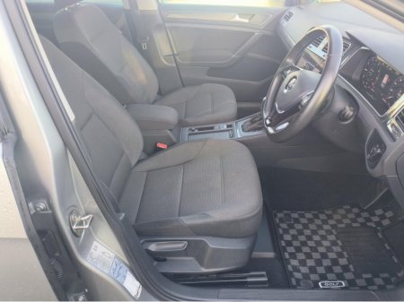 2018 Volkswagen Golf Comfort €16,650 thumbnail