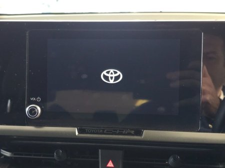 2024 Toyota C-HR - thumbnail 11