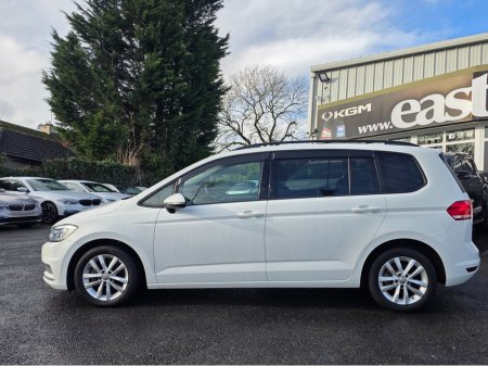 2016 Volkswagen Touran ( 162 REG ) 1.4 TSI 7 SEATER CARPLAY ANDROID AUTO LARGE TOUCH SCREEN - SPECIALISING IN IMPORTS OF GERMAN AUTOMATIC HI SPEC €16,950 thumbnail