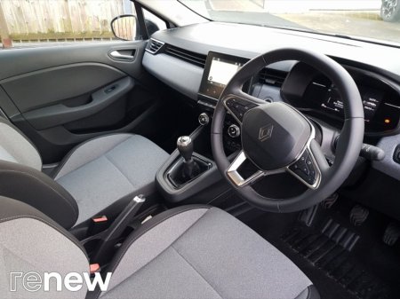 2025 Renault Clio TCe 90 DFull Evolution €23,900 thumbnail