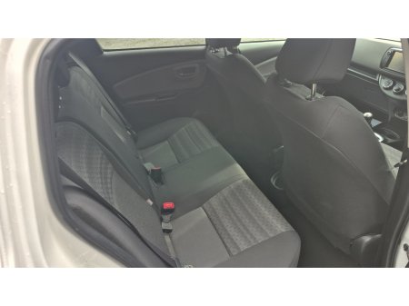 2016 Toyota Vitz - thumbnail 17