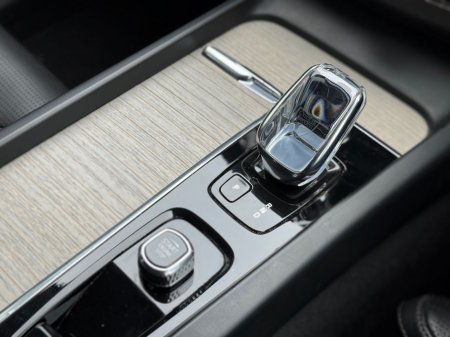 2021 Volvo XC60 B4 (197hp) AWD Inscription Momentum Auto €37,950 thumbnail