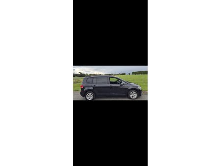 2016 Volkswagen Touran - view 2