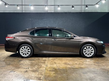 2018 Toyota Camry - thumbnail 2