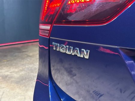 2018 Volkswagen Tiguan 2.0 TDI HIGH LINE 4WD - FULL BLACK LEATHER HEATED SEATS FRONT AND BACK - DIAMOND CUT FACTORY ALLOY WHEELS - CRUISE CONTROL - REVERSE CAMERA €29,950 thumbnail