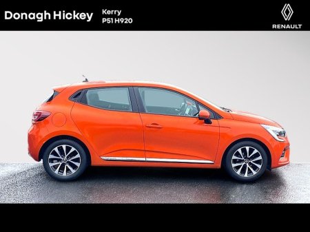 2021 Renault Clio Dynamique TCe 100 €15,900 thumbnail