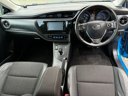 2016 Toyota Auris Hybrid €13,950 thumbnail