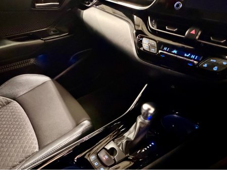 2023 Toyota C-HR HYBRID SPORT 4DR AUTO €29,500 thumbnail