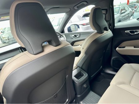 2025 Volvo XC60 - thumbnail 10