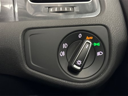 2019 Volkswagen Golf COMFORTLINE**TOUCHSCREEN MEDIA**APPLE CAR PLAY**REVERSE CAMERA**PARKING SENSORS**MULTIFUNCTIONAL STEERING WHEEL**CRUSIE CONTROL**DUAL CLIMATE**CLOTH SEATS**ELECTRIC WINDOWS**AIRCONDITIONING**ISOFIX** €19,995 thumbnail