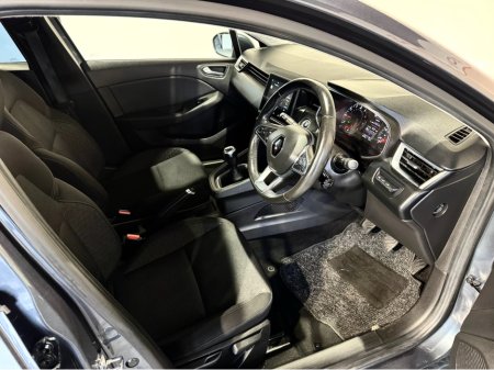 2020 Renault Clio 1.0 ICONIC TCE 100PS 5DR €12,990 thumbnail