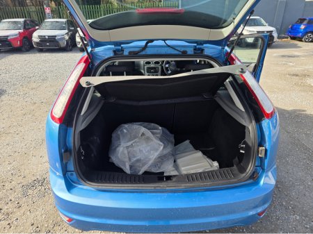 2010 Ford Focus - thumbnail 10