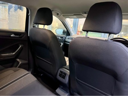 2019 Volkswagen T-Roc 1.0 TSI DESIGN 115PS €18,500 thumbnail