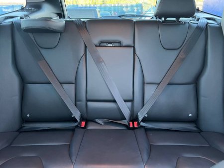 2017 Volvo XC60 D4 CLASSIC 2.0 D // OPENING PAN ROOF // LEATHER HEATED SEATS // REVERSE CAMERA €24,950 thumbnail