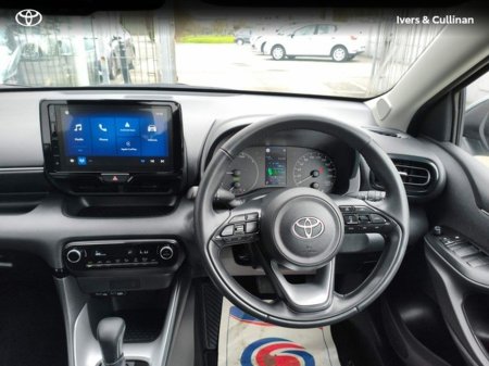 2025 Toyota Yaris - thumbnail 8