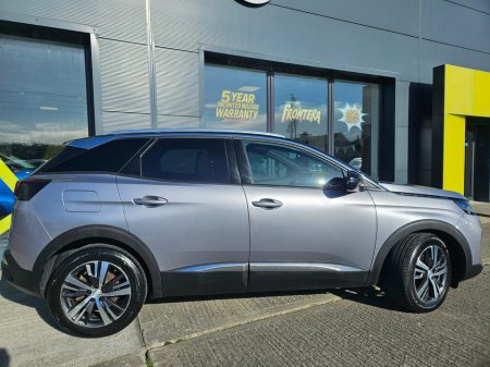 2023 Peugeot 3008 - thumbnail 4