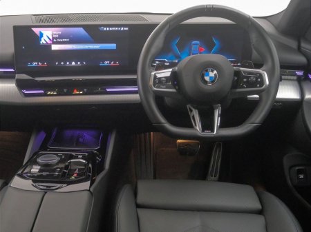 2025 BMW 5 Series - thumbnail 5