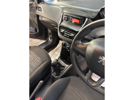 2016 Peugeot 208 - thumbnail 9