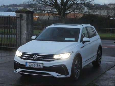 2023 Volkswagen Tiguan R-LINE 2.0 TDI MANUAL 6SPEED FWD 150HP 5DR €40,450 thumbnail